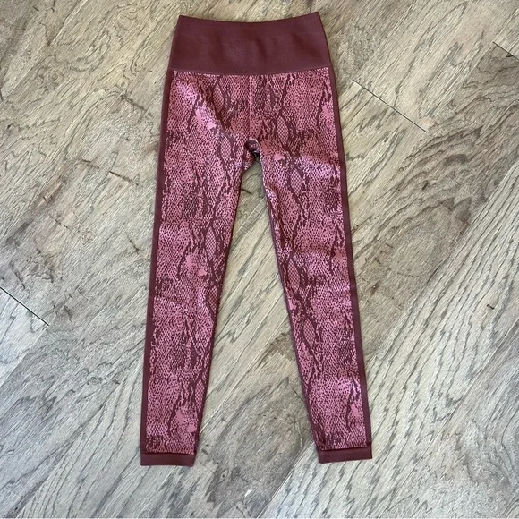 Fabletics Pink & Brown Snake Print Matching Workout Set, Size XS - Picture 12 of 13
